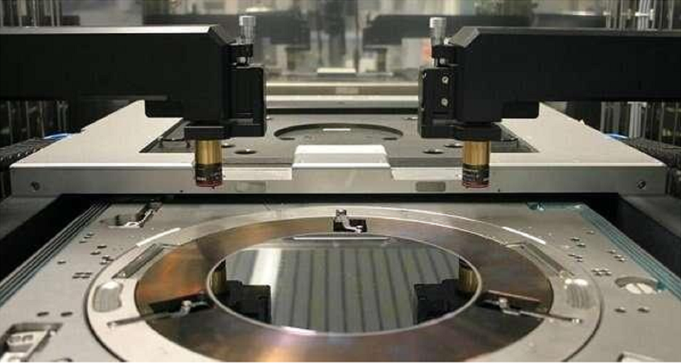 Glovebox infrared heater element